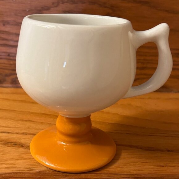 Vintage 1965 CARIBE Puerto Rican China Pedestal Mug Orange/White Restaurant Ware - Picture 3 of 7